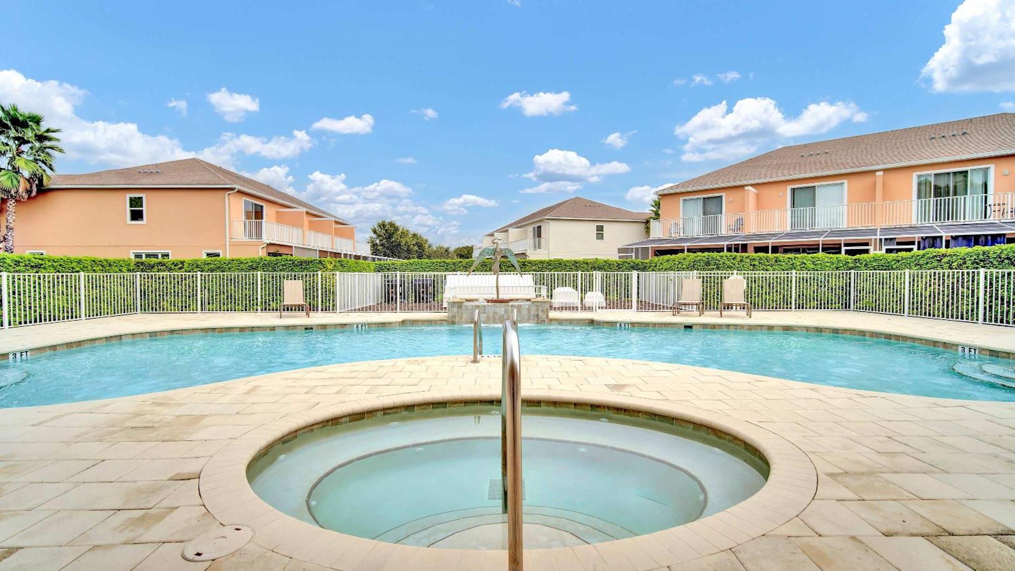 Trendy Thematic 3br Townhouse With Private Pool Holiday home