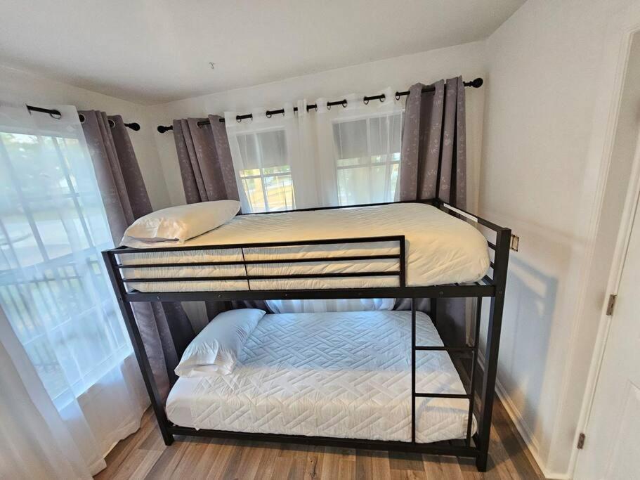 Holiday home Foodie Lovers Walkable Mills50 - Sleeps 10 - Near Airport *