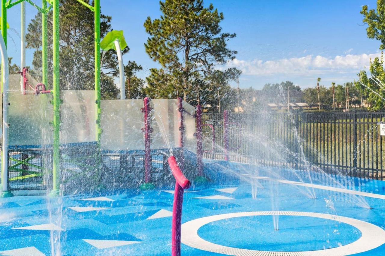 Windsor Hills Sunshine Waterslides Pool By Holiday home