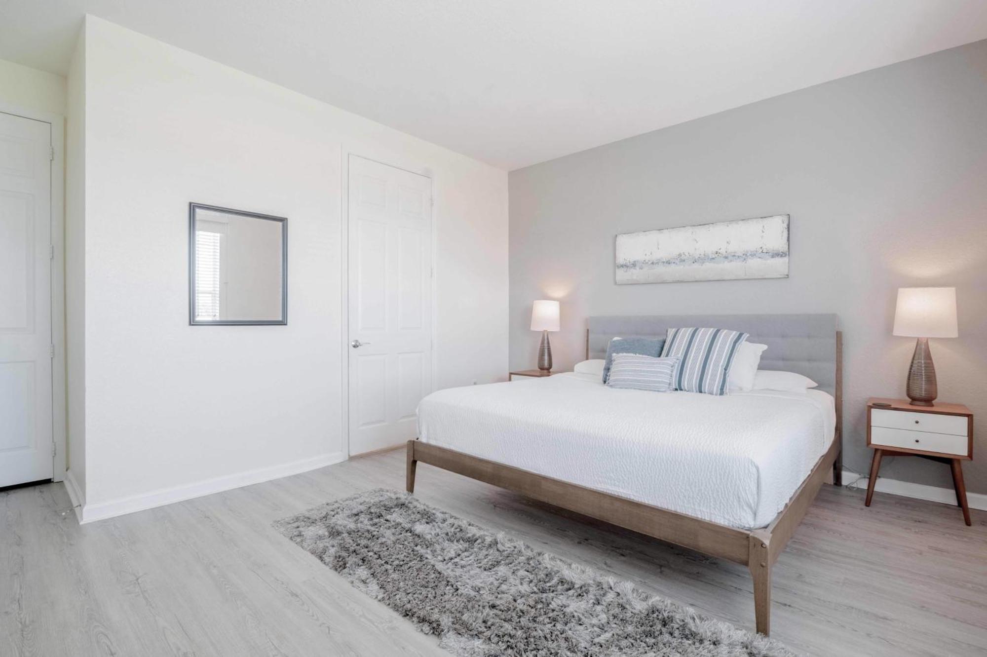 New! Vista Cay Lakeview Condo-huge! Near Parks-occc Holiday home
