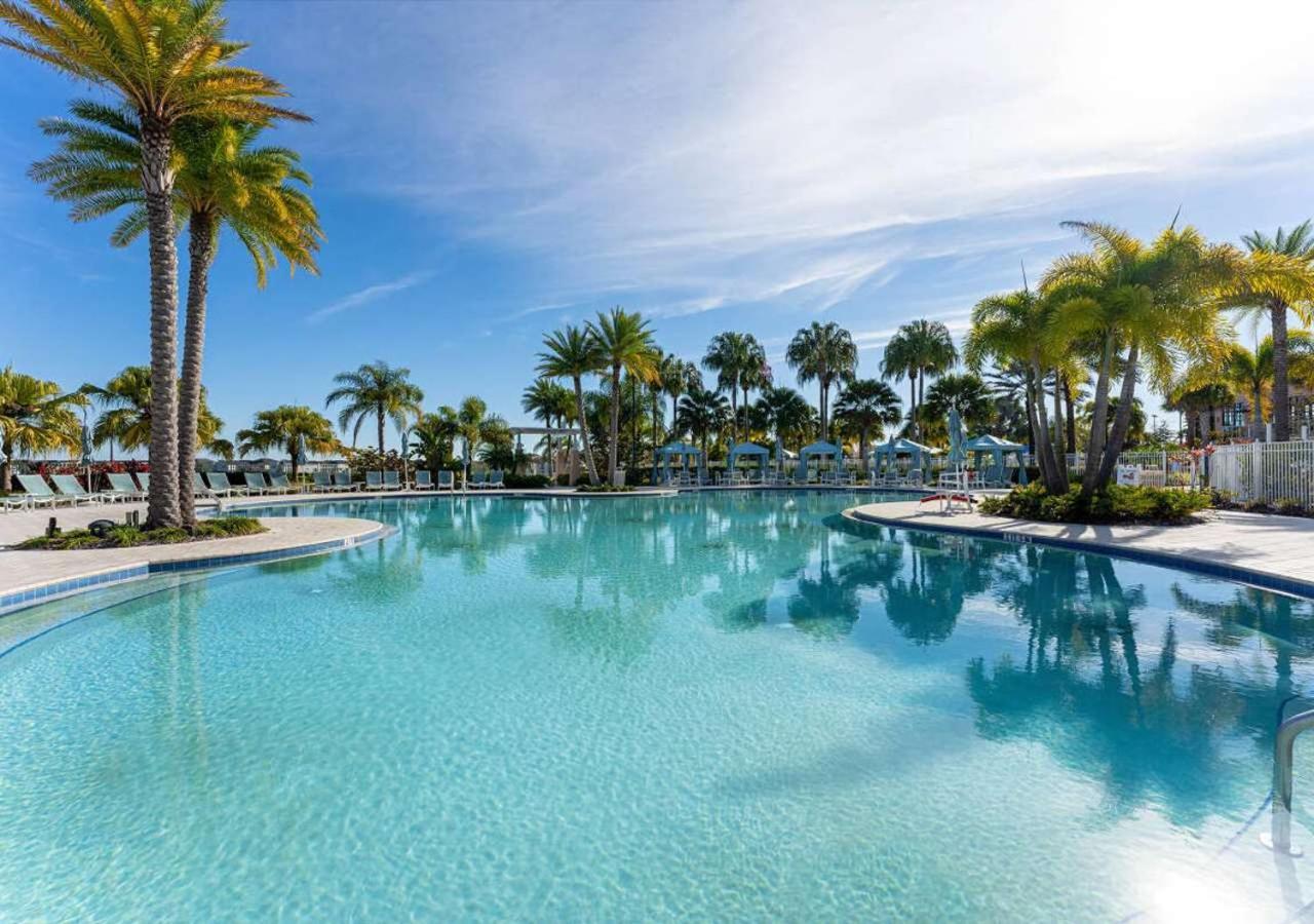 Stunning Rare Front 7br - Sleeps 14 - Pool, Hot Tub, & Games! Holiday home *