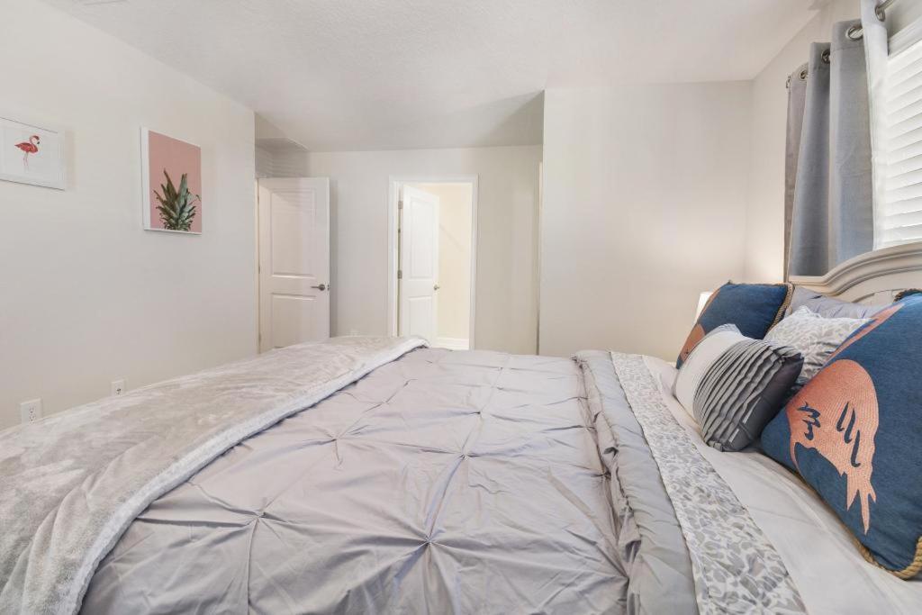 5 Bedrooms - 4 Bathrooms - Storey Lake4849 Rc