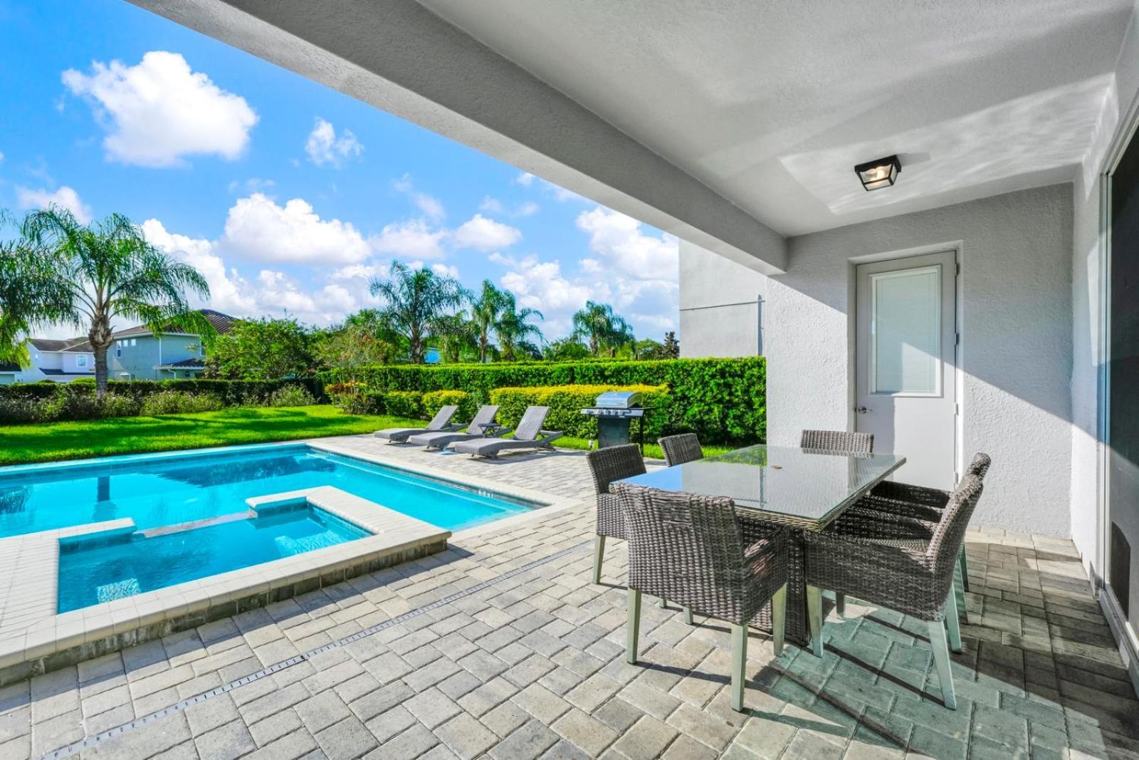 Regal With Private Pool Near With Amenities By Rentyl - 7727ff Holiday home *