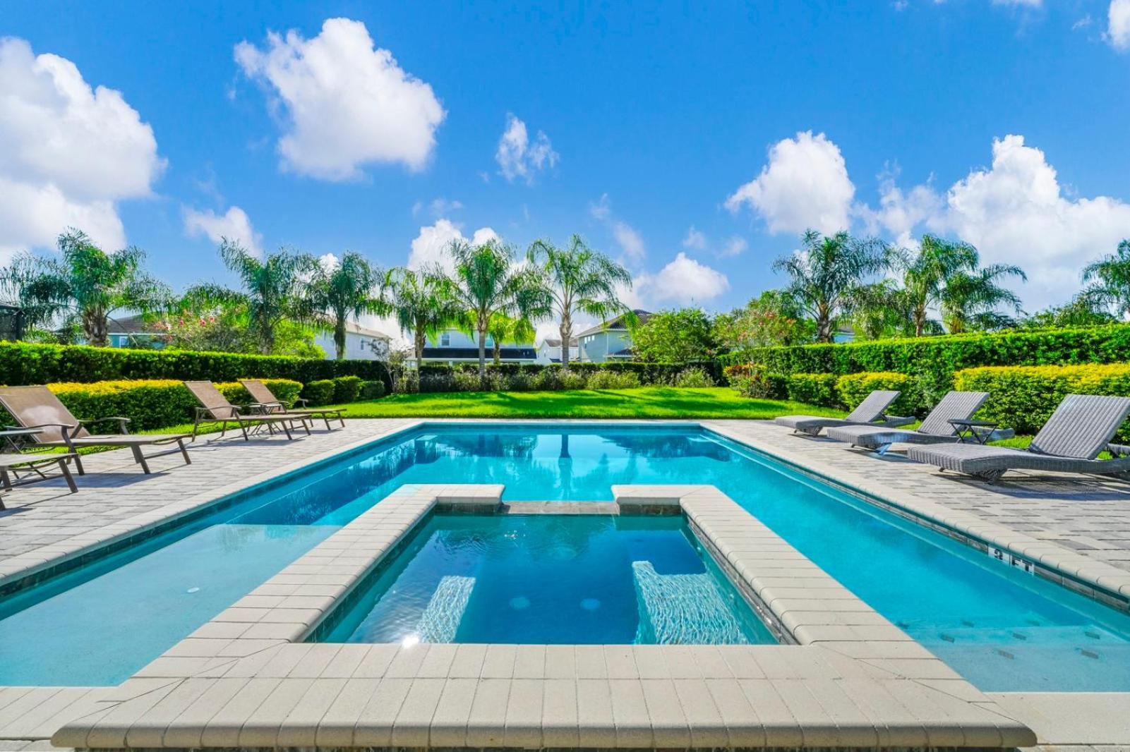 Regal With Private Pool Near With Amenities By Rentyl - 7727ff *