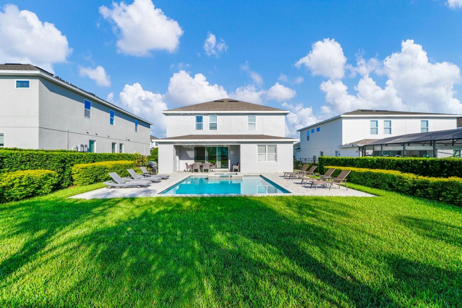 Regal With Private Pool Near With Amenities By Rentyl - 7727ff Holiday home