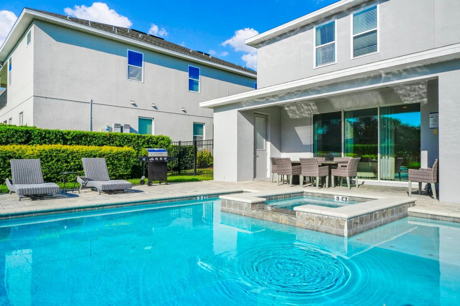 Regal With Private Pool Near With Amenities By Rentyl - 7727ff Holiday home *