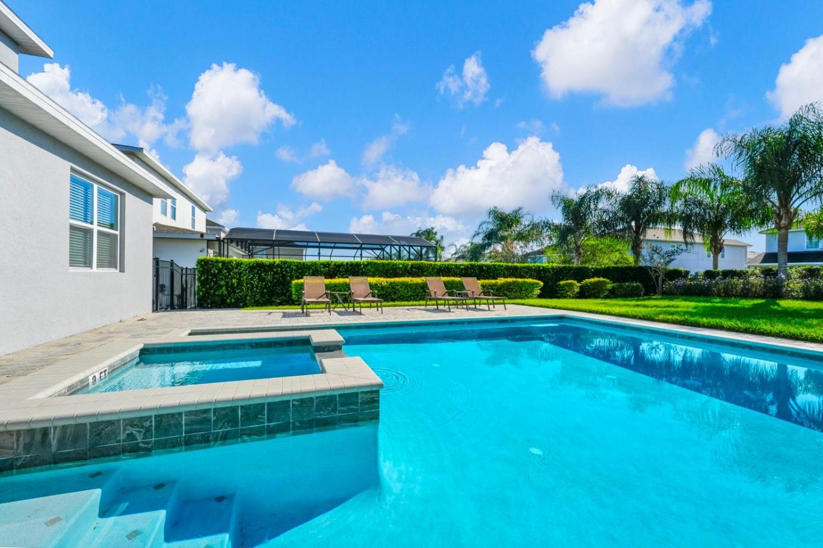 Regal With Private Pool Near With Amenities By Rentyl - 7727ff *