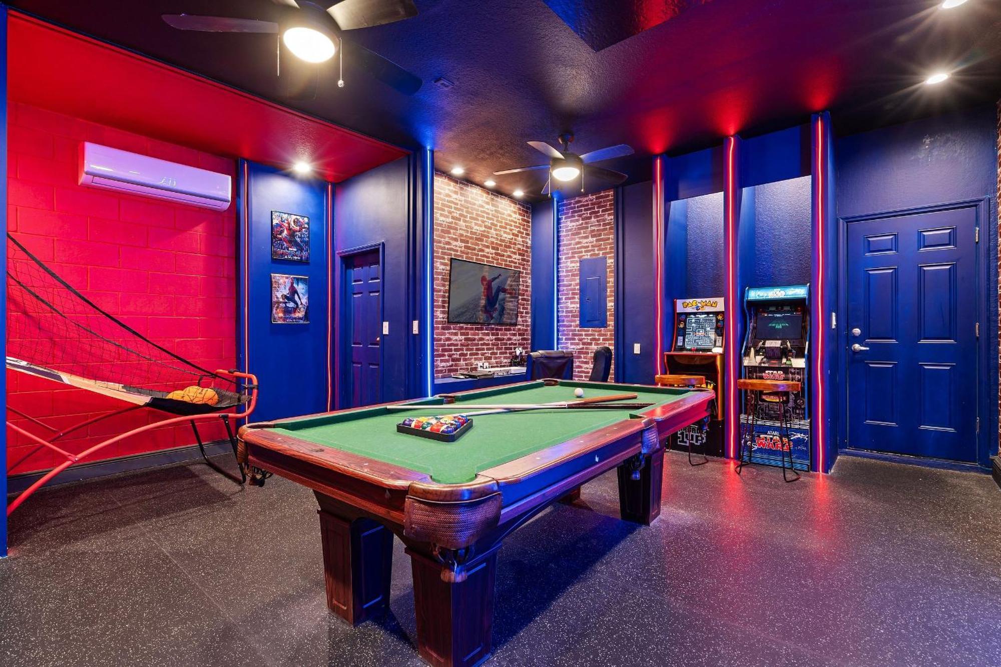 7819 - 6 Quartos / 4 Banheiros | Piscina Privativa | Sala De Jogos Dos Vingadores *