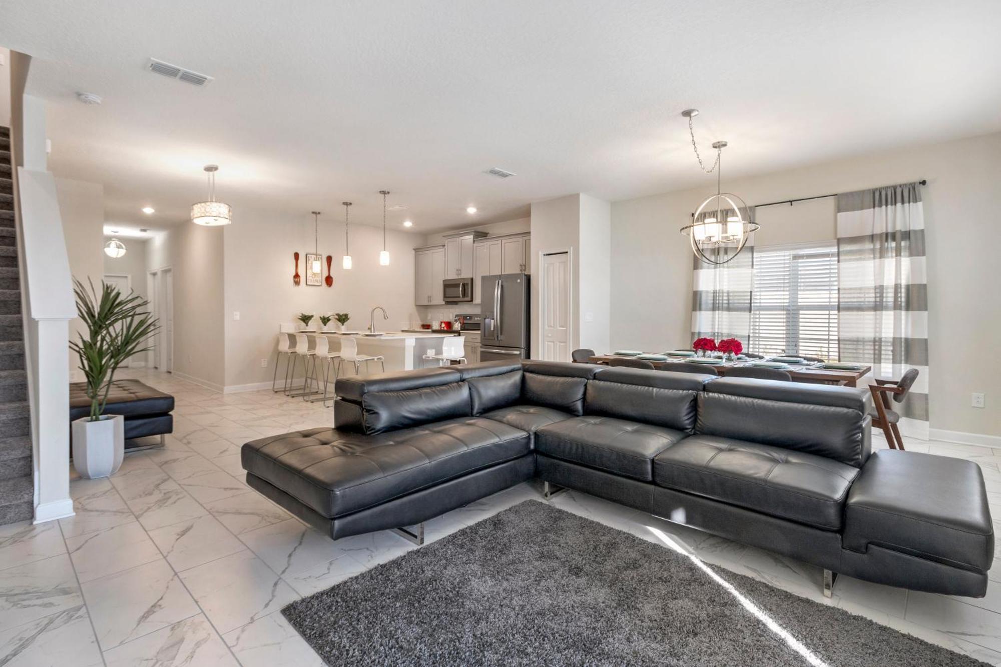 5 Bedrooms - 4 Bathrooms - Storey Lake4849 Rc * Orlando