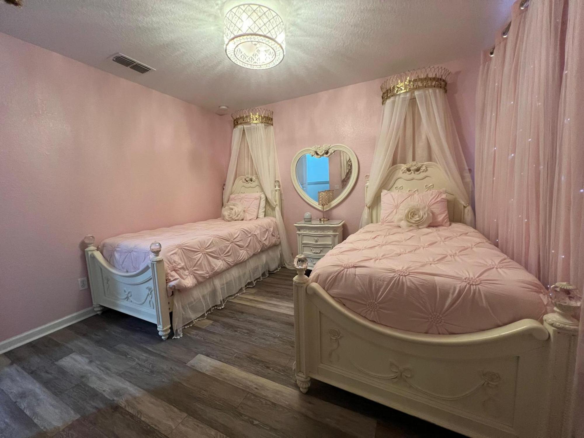 Holiday home Dream Near 6 Bed Pool&spa