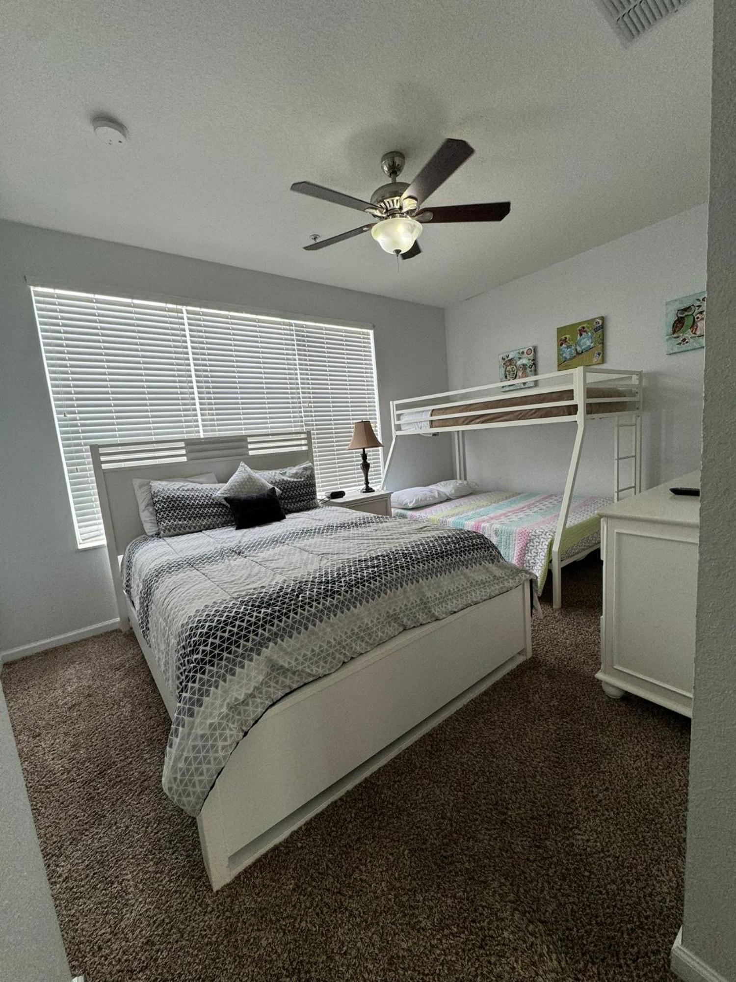 Holiday home 3br 4 Bath Large 5min Conv Center 1732ft