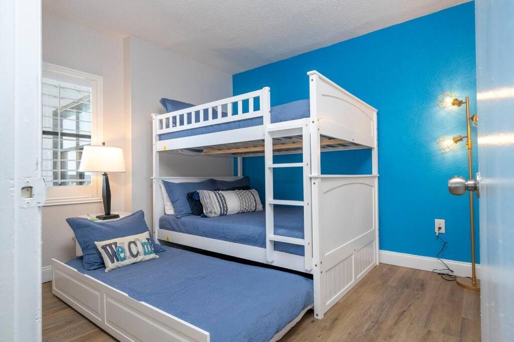 Lakeview 2 6 Min Universal Apartment