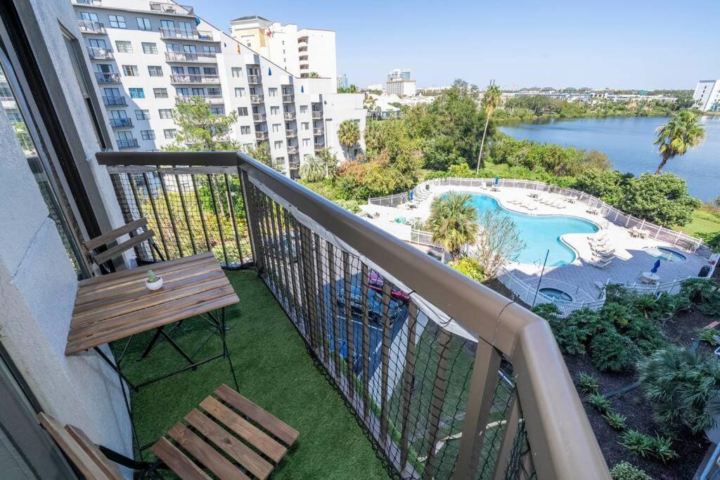 Lakeview 2 6 Min Universal Apartment