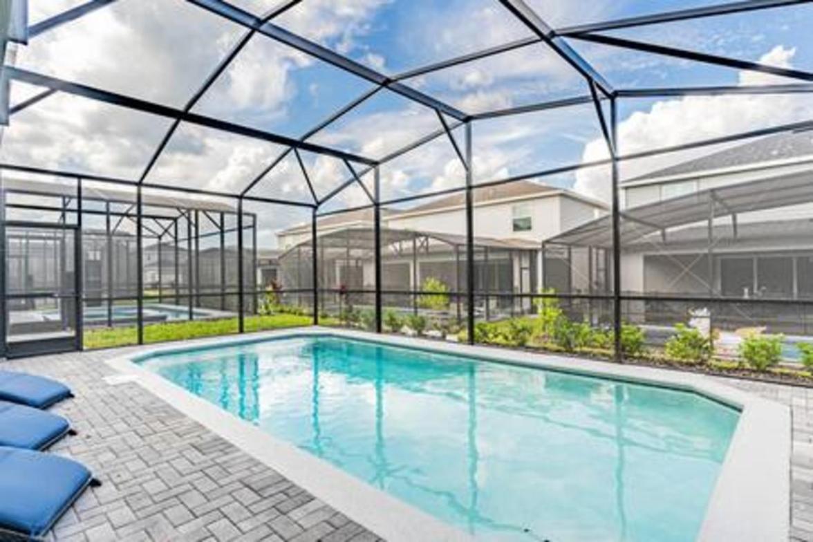 Holiday home Unwind In Your 5-bedroom Oasis *