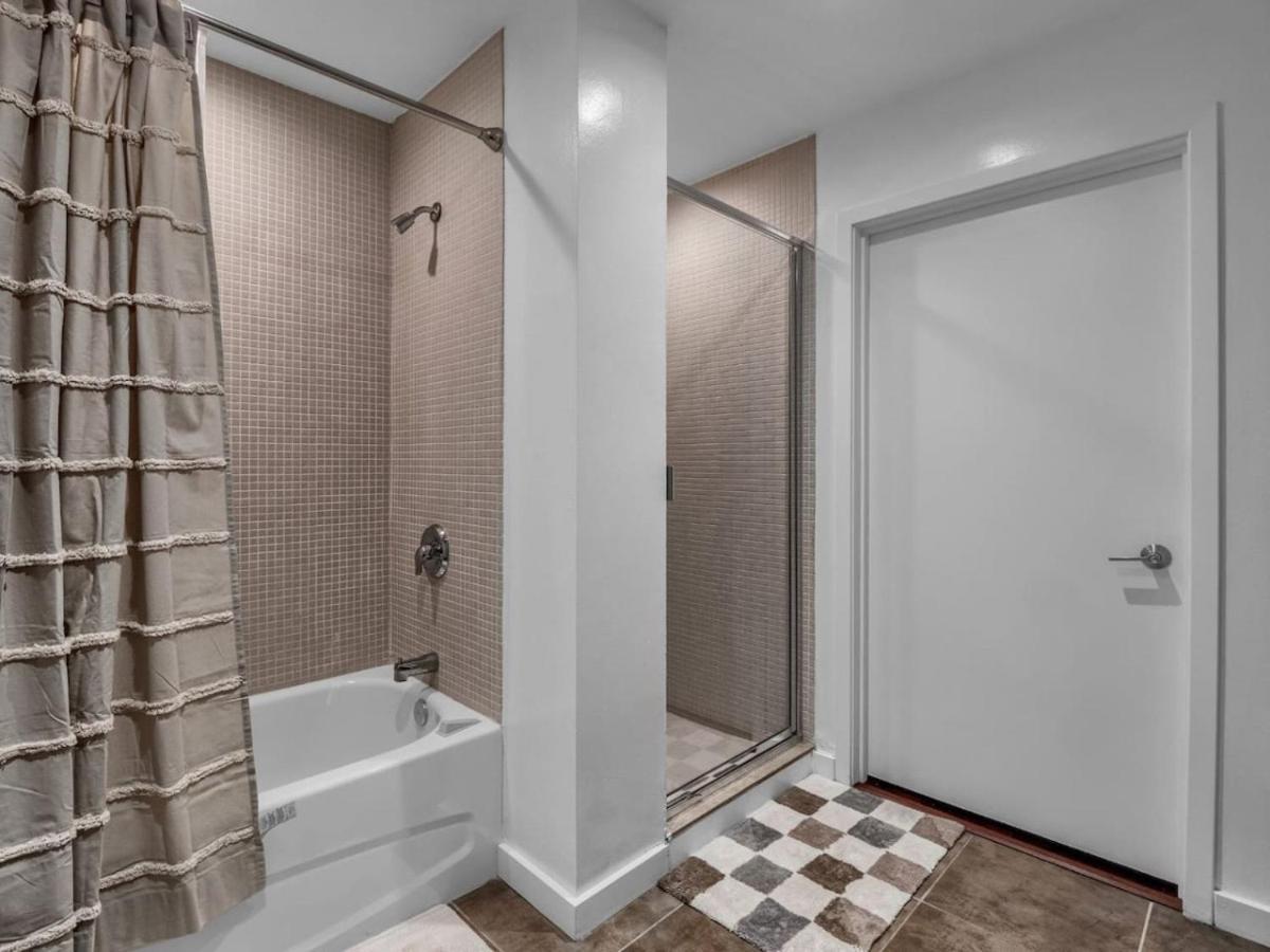 2bd 2bth Penthouse Downtown With Large Billiard