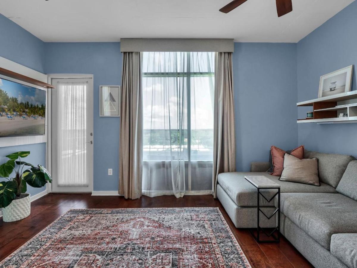 Holiday home 2bd 2bth Penthouse Downtown With Large Billiard *