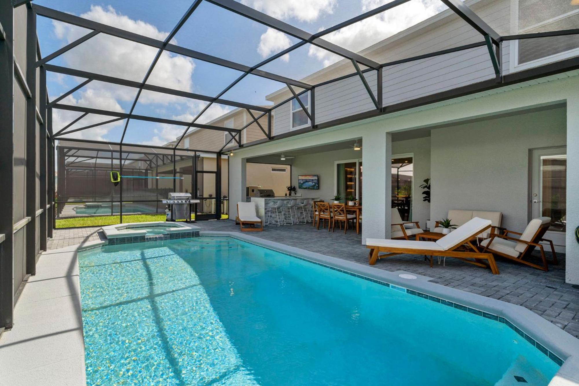 10 Bedrooms- 8 Bathrooms- Windsor Kay 16260sk Orlando
