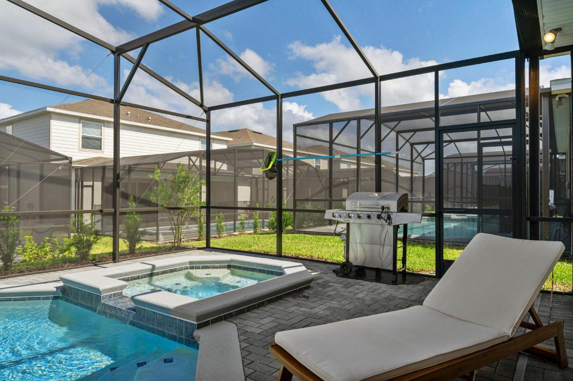 10 Bedrooms- 8 Bathrooms- Windsor Kay 16260sk Holiday home