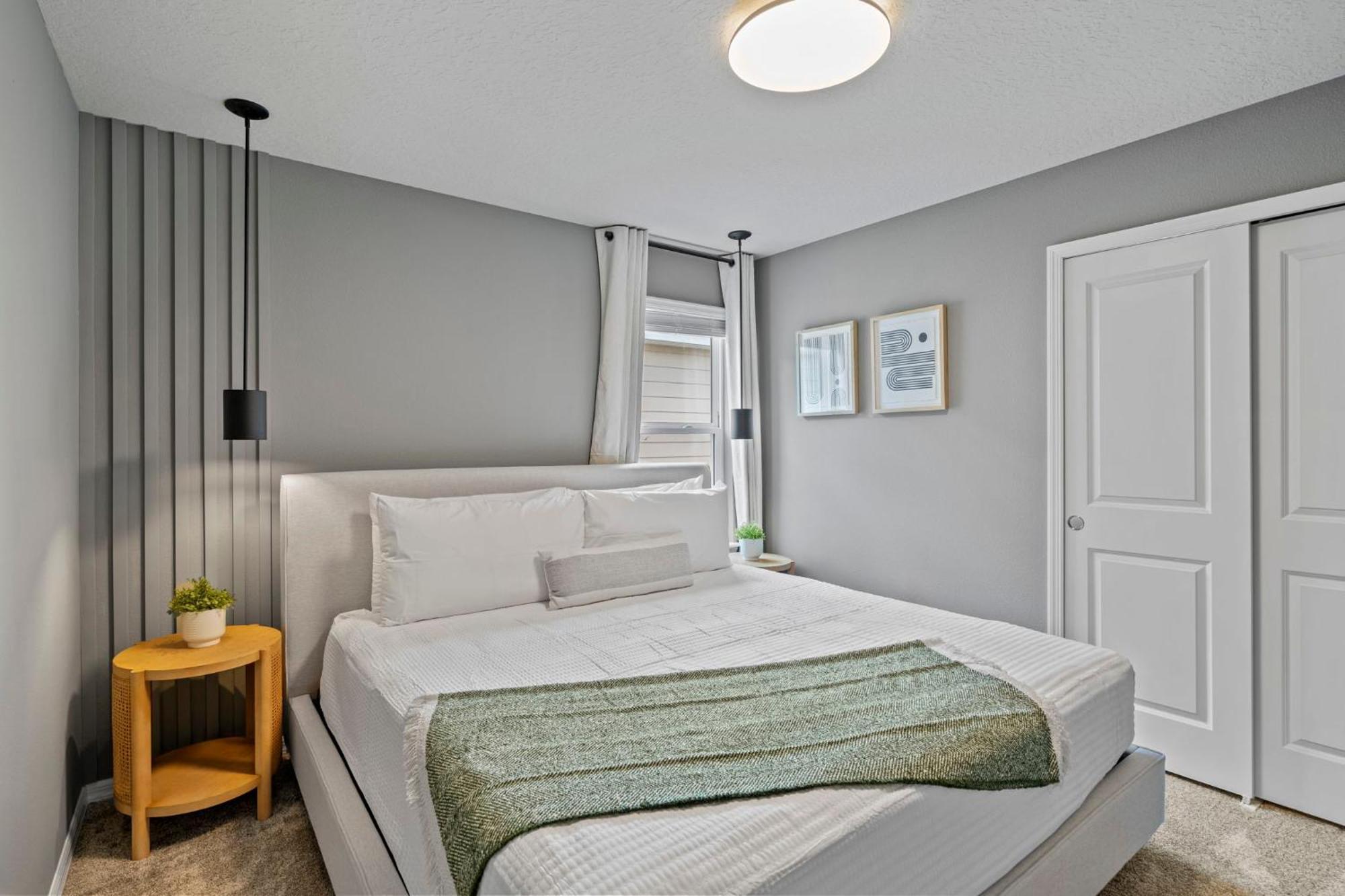 10 Bedrooms- 8 Bathrooms- Windsor Kay 16260sk *