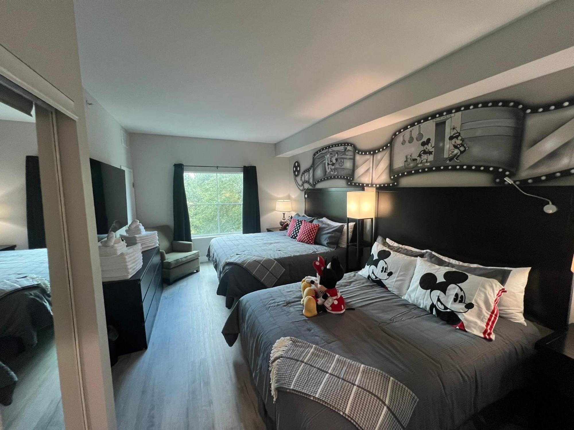 Shuttle King Bed Free Park