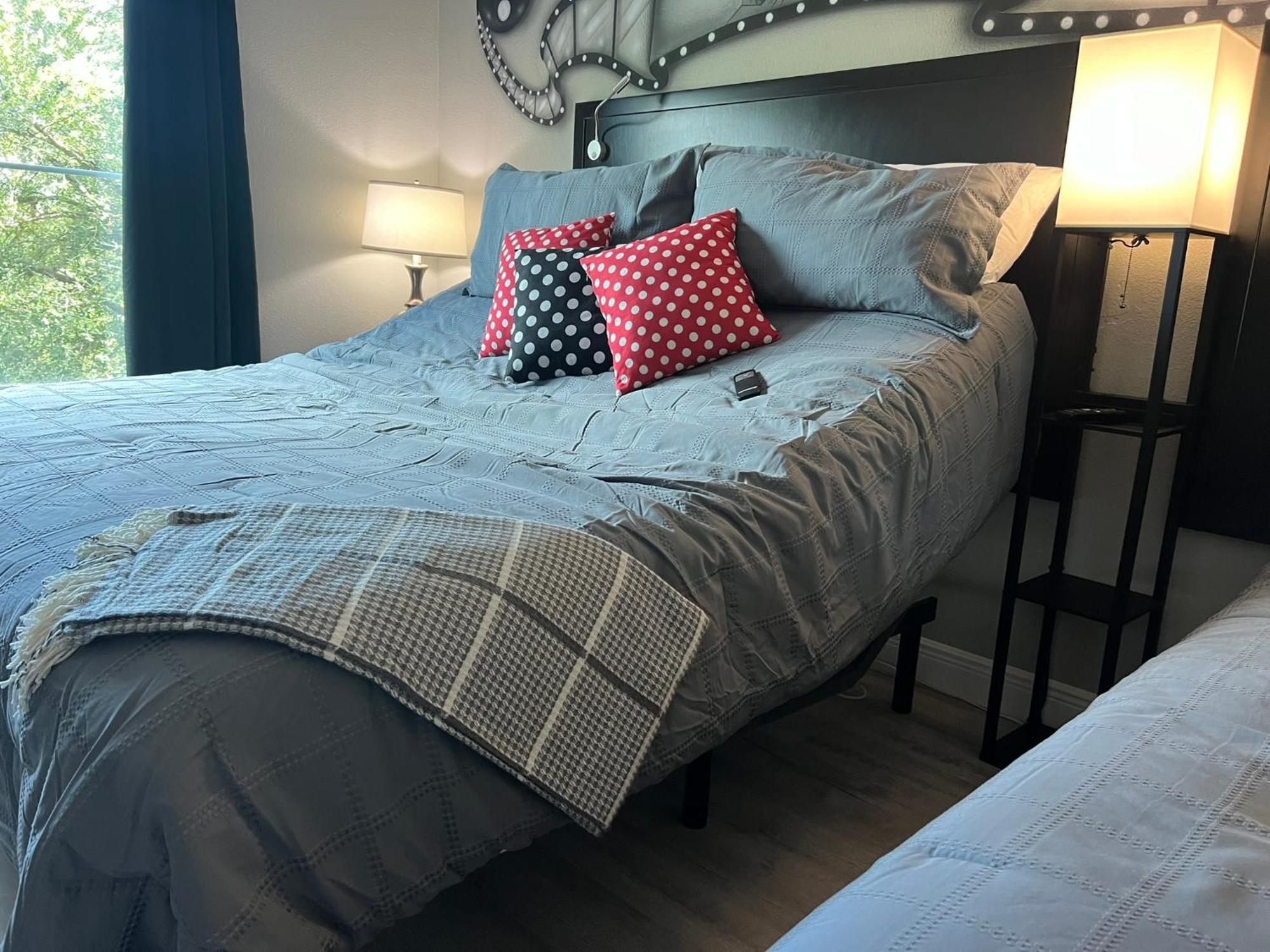 Shuttle King Bed Free Park Apartment