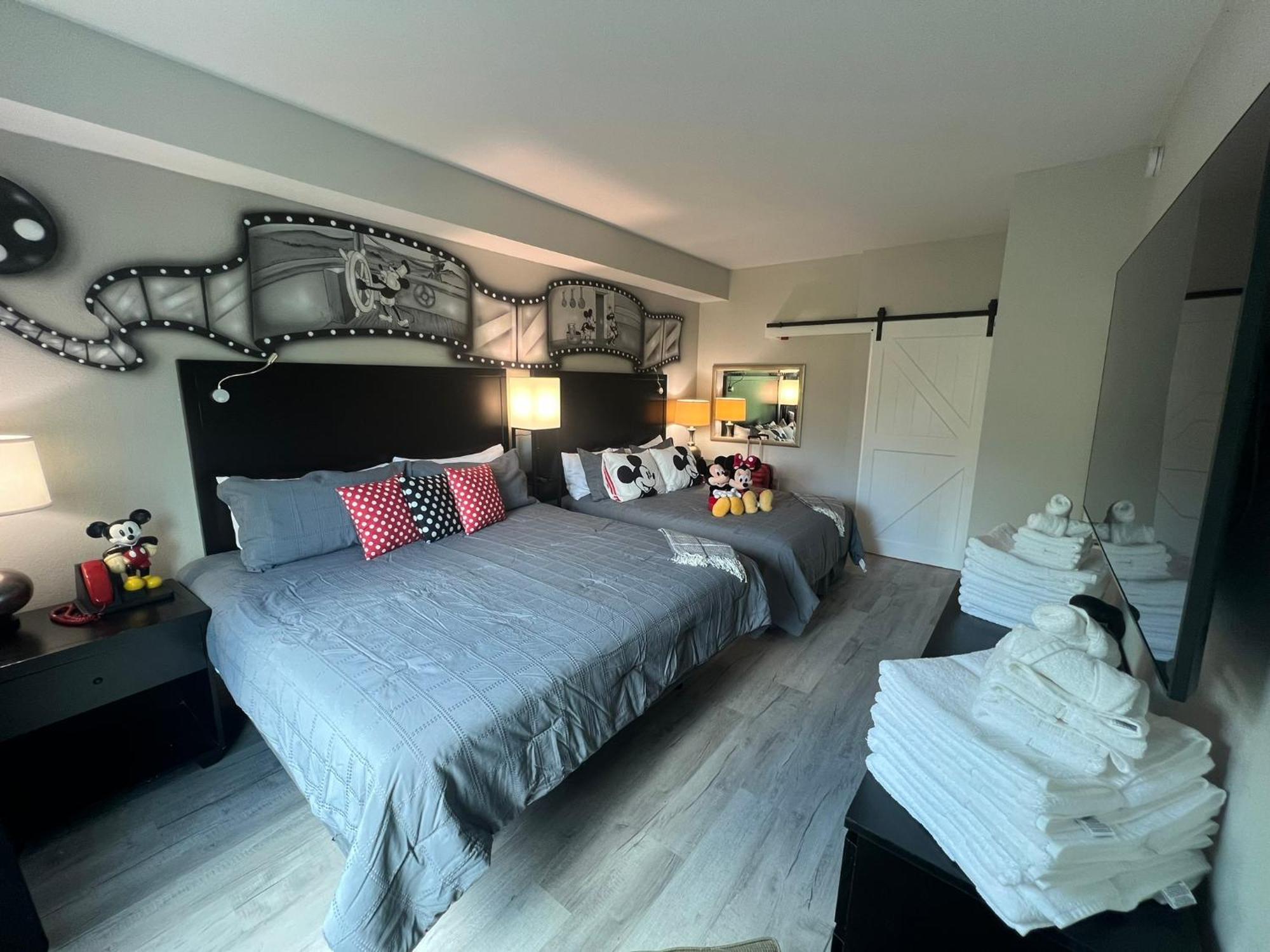 Shuttle King Bed Free Park