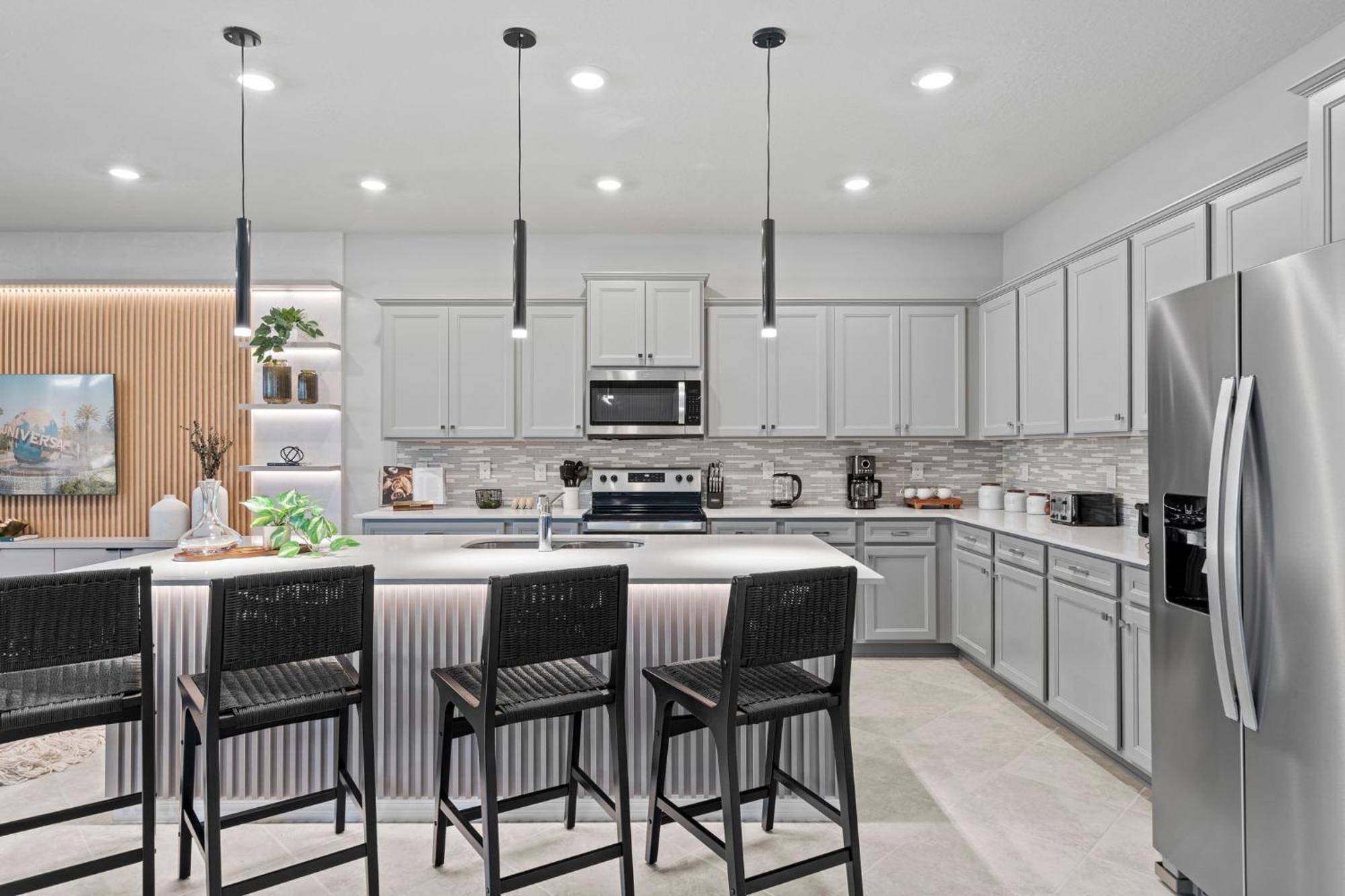 10 Bedrooms- 8 Bathrooms- Windsor Kay 16260sk *