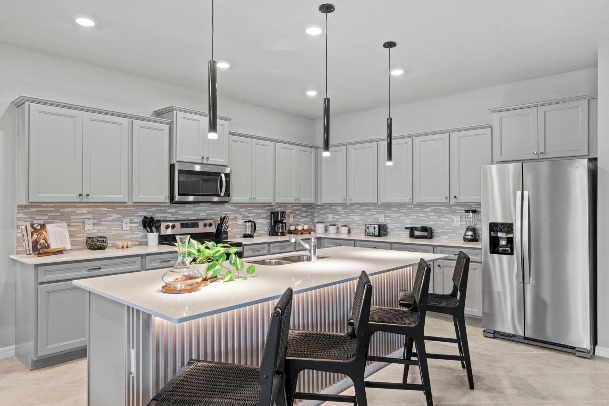10 Bedrooms- 8 Bathrooms- Windsor Kay 16260sk *
