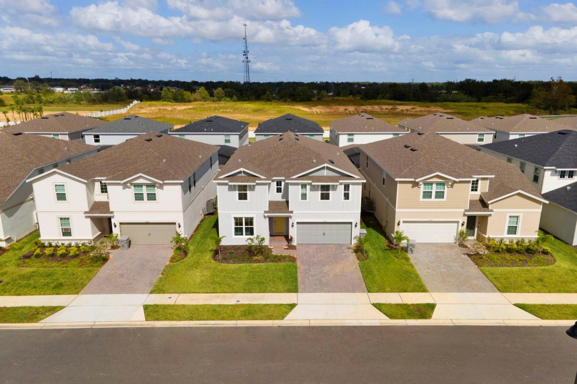 10 Bedrooms- 8 Bathrooms- Windsor Kay 16260sk Orlando