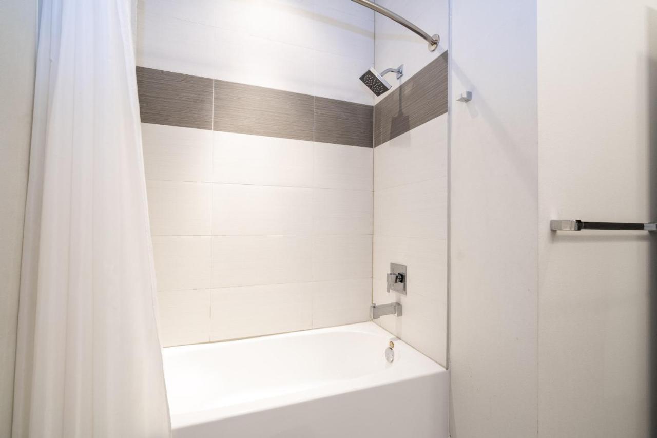 Holiday home 3br Townhouse Near Bbq Grill And Pool