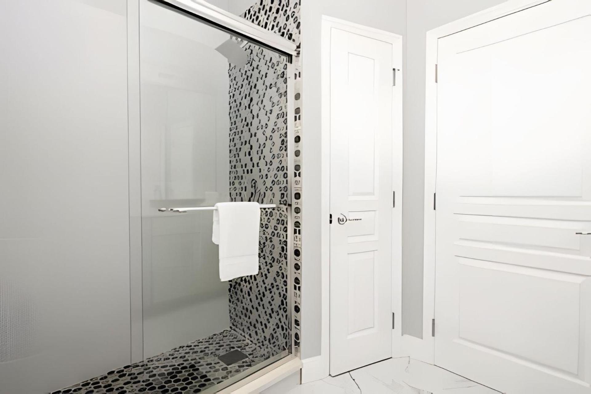 Dnf - 2532 Ab - 6bd/4ba Windsor Luxury | Game & Pool Apartment *