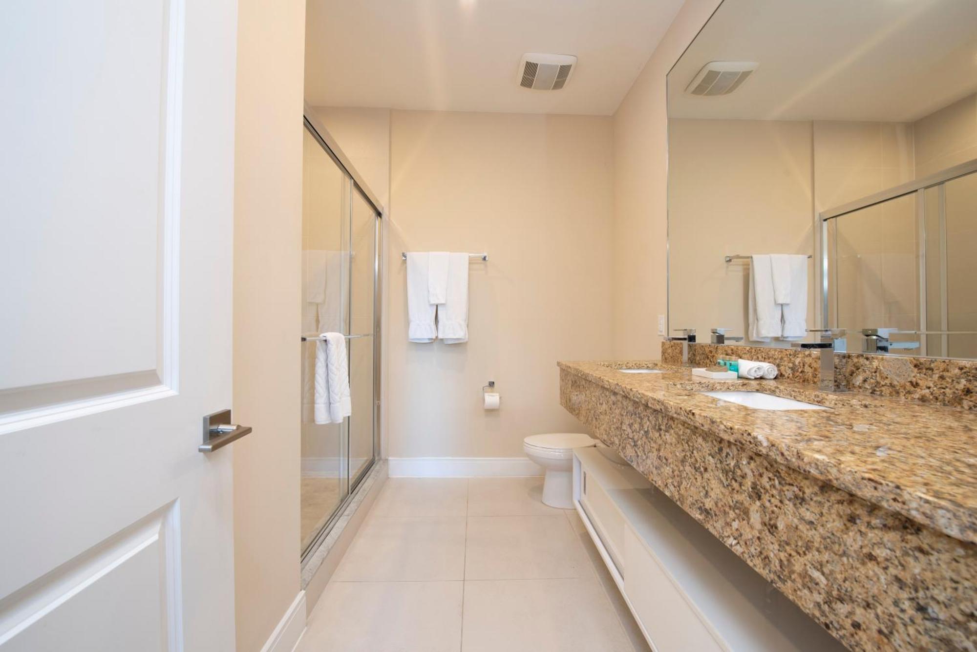 Luxury 4bd With Bbq Minutes From Holiday home