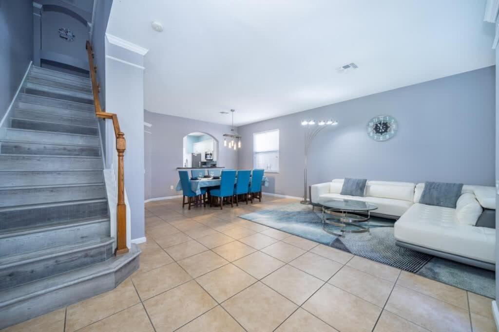 Luxury 6 Bedroom Pool In Windsor Hills *