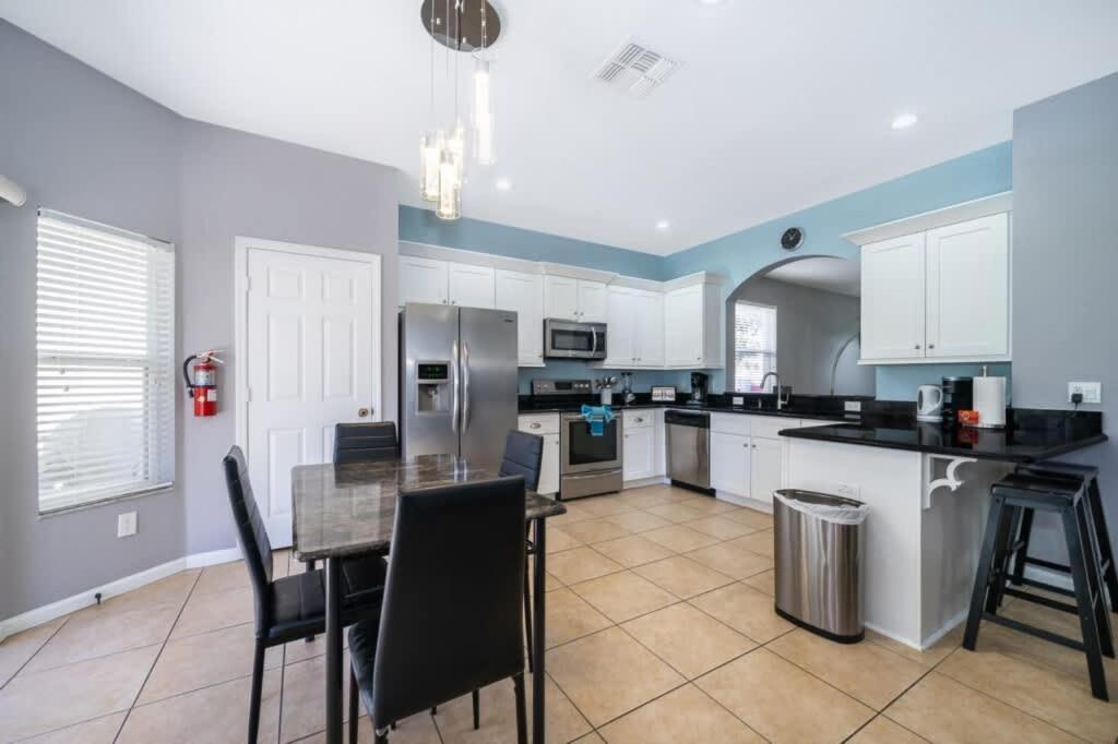Luxury 6 Bedroom Pool In Windsor Hills Holiday home