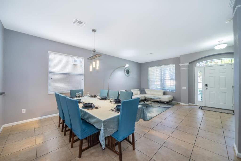 Luxury 6 Bedroom Pool In Windsor Hills Holiday home