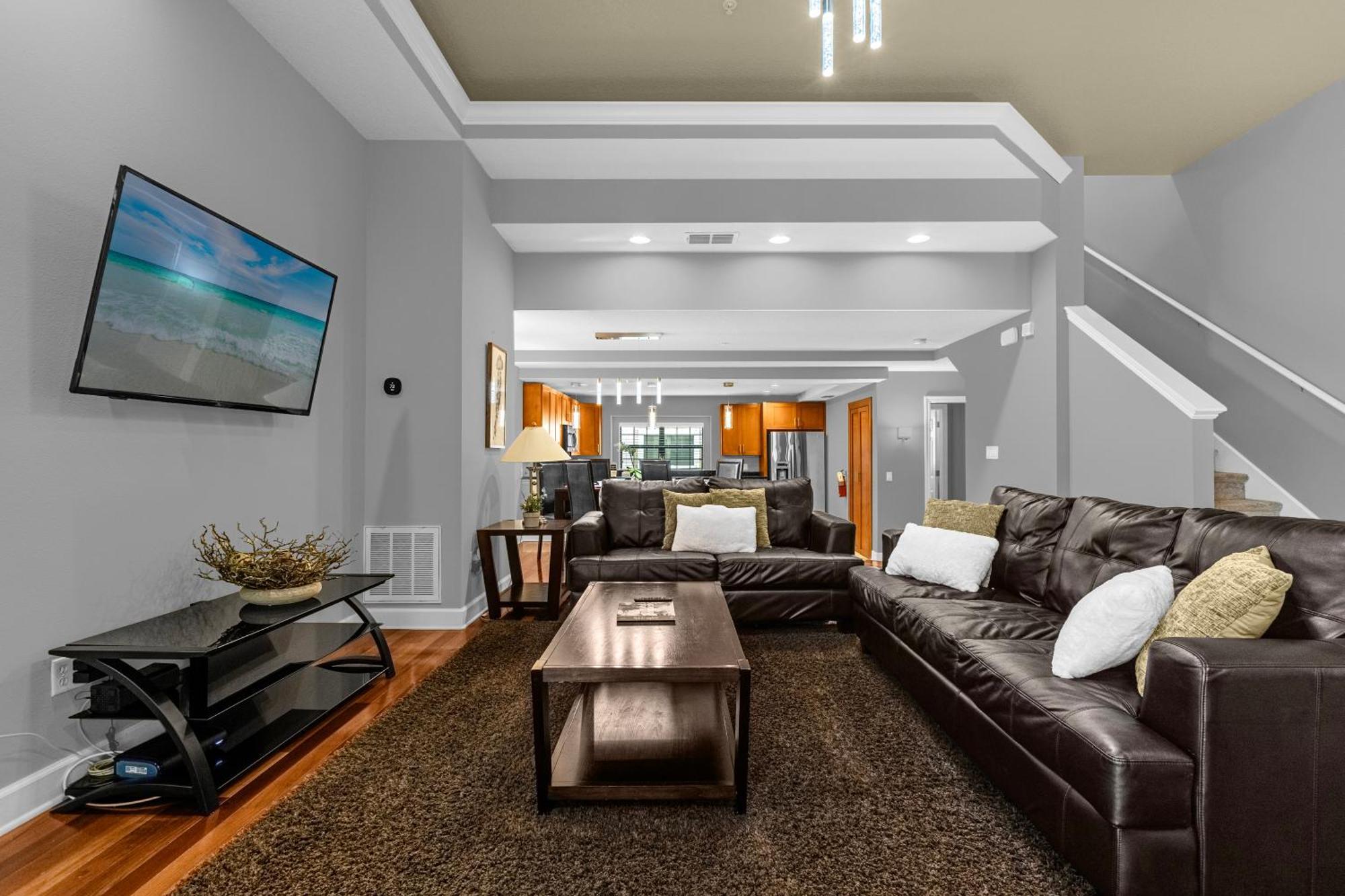 Holiday home 4br Family Townhouse In - With Pool, Gym, Games, & Jacuzzi *