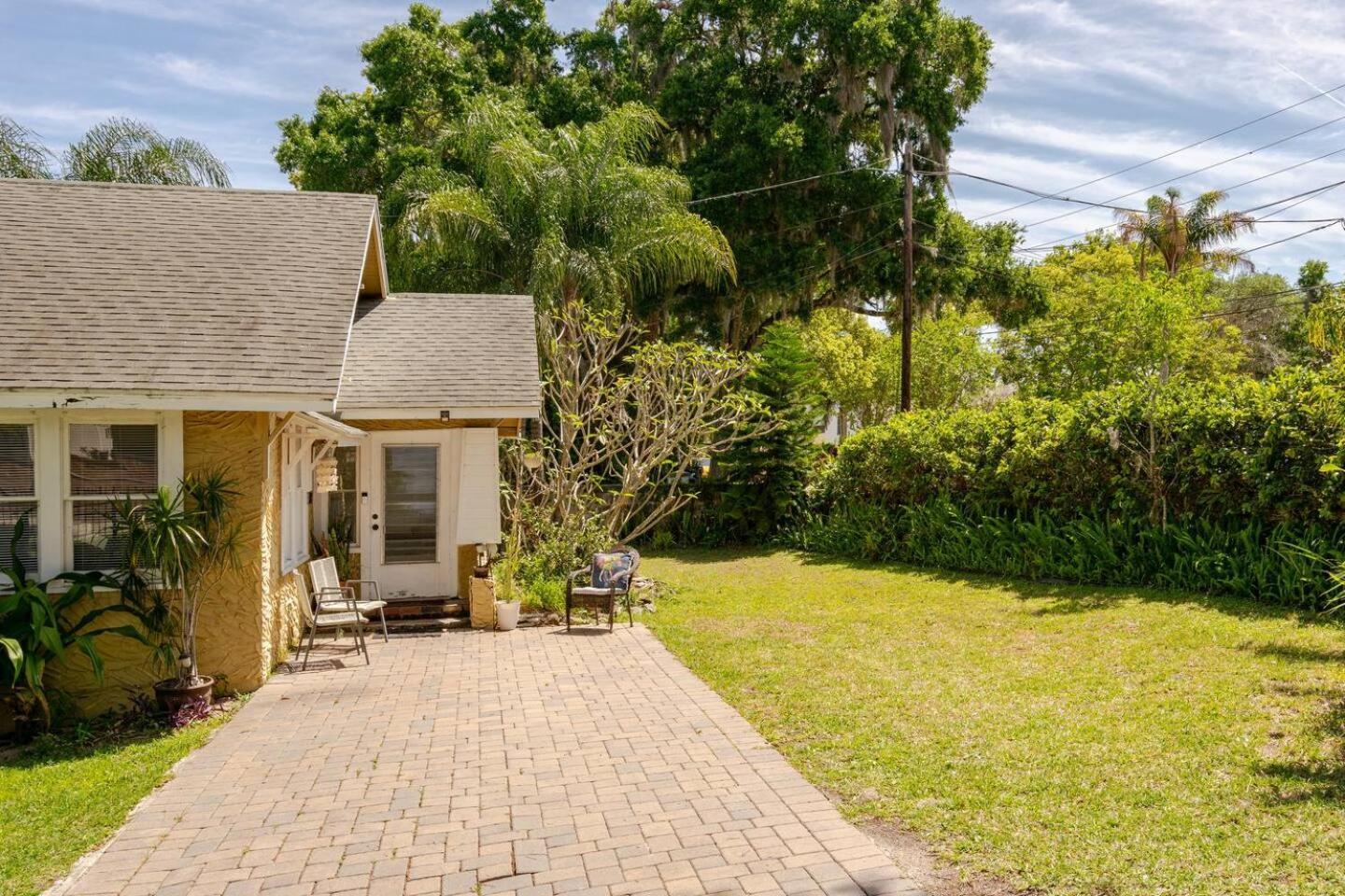 Holiday home Charming - Close To Everything! *