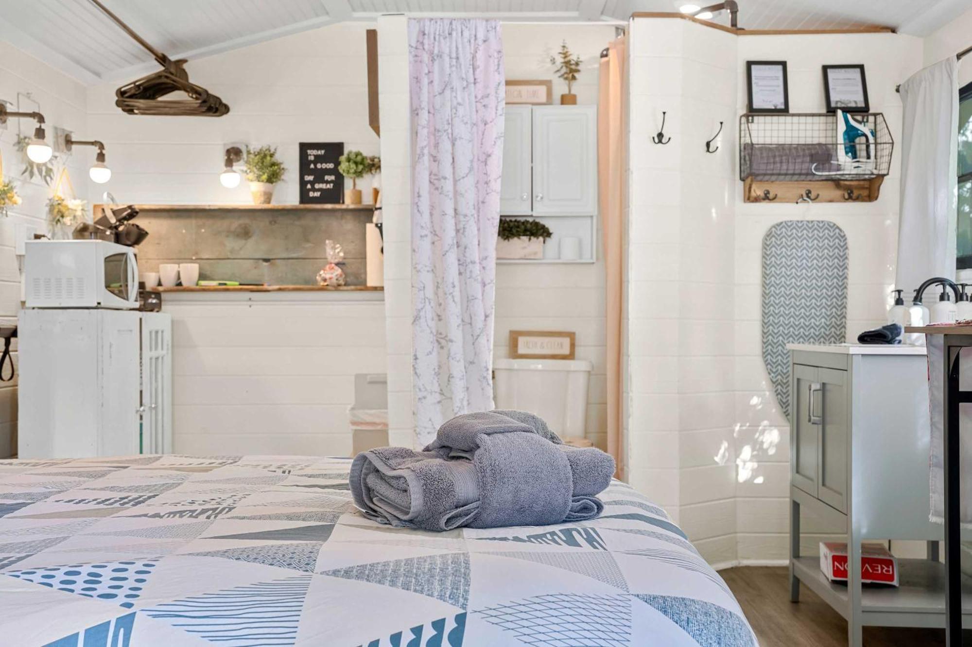 Tiny W Mil - 3 Mi To Dt Holiday home