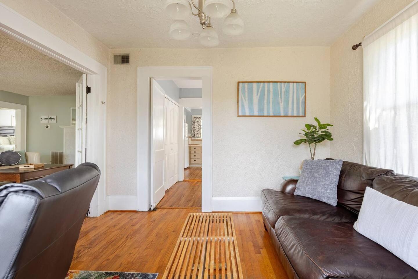 Charming - Close To Everything! Holiday home *