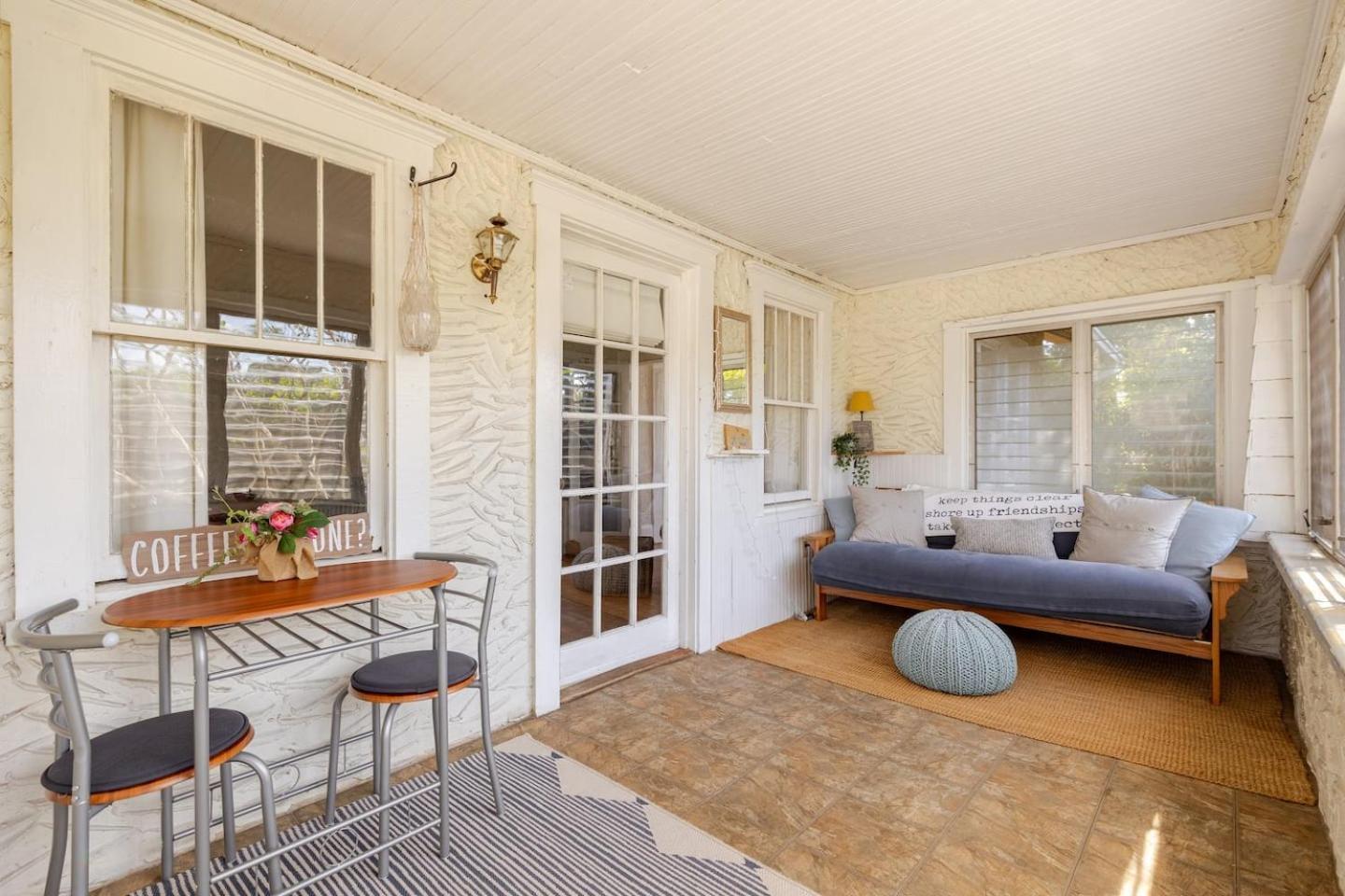 Charming - Close To Everything! Holiday home