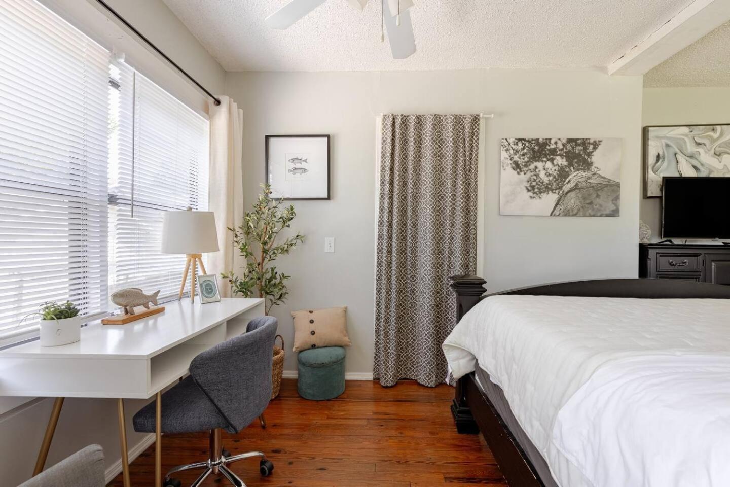 Holiday home Charming - Close To Everything! *