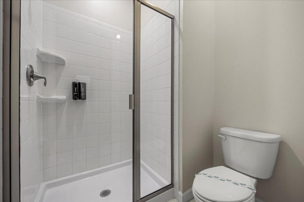 5 Bedrooms - 4 Bathrooms - Storey 3101 Pp