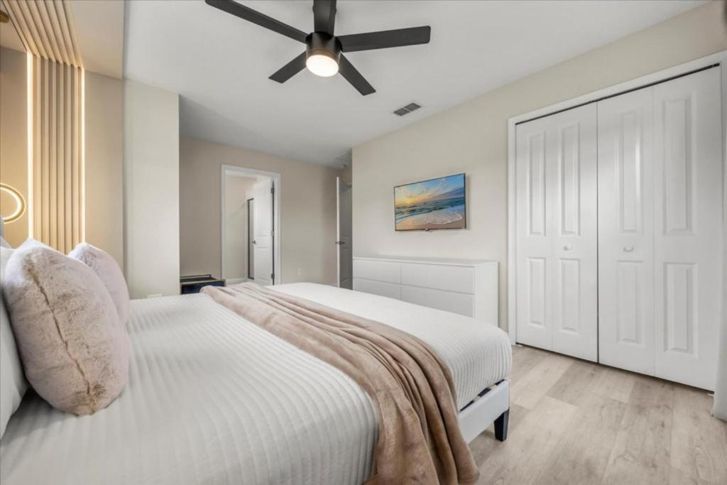 5 Bedrooms - 4 Bathrooms - Storey 3101 Pp