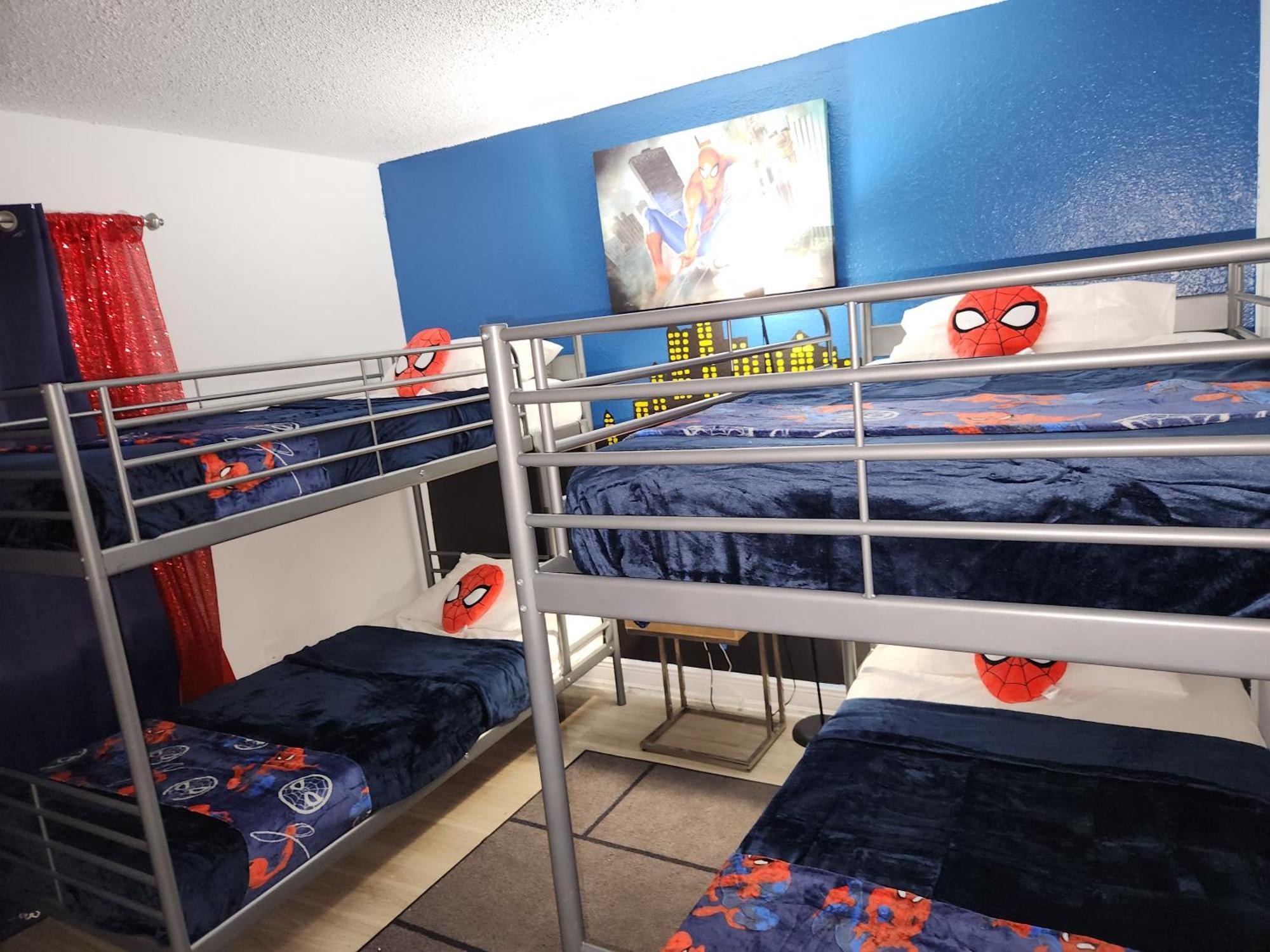 Centauri Vacation Rentals: 2-bedroom Getaway With Free Parking Apartment *