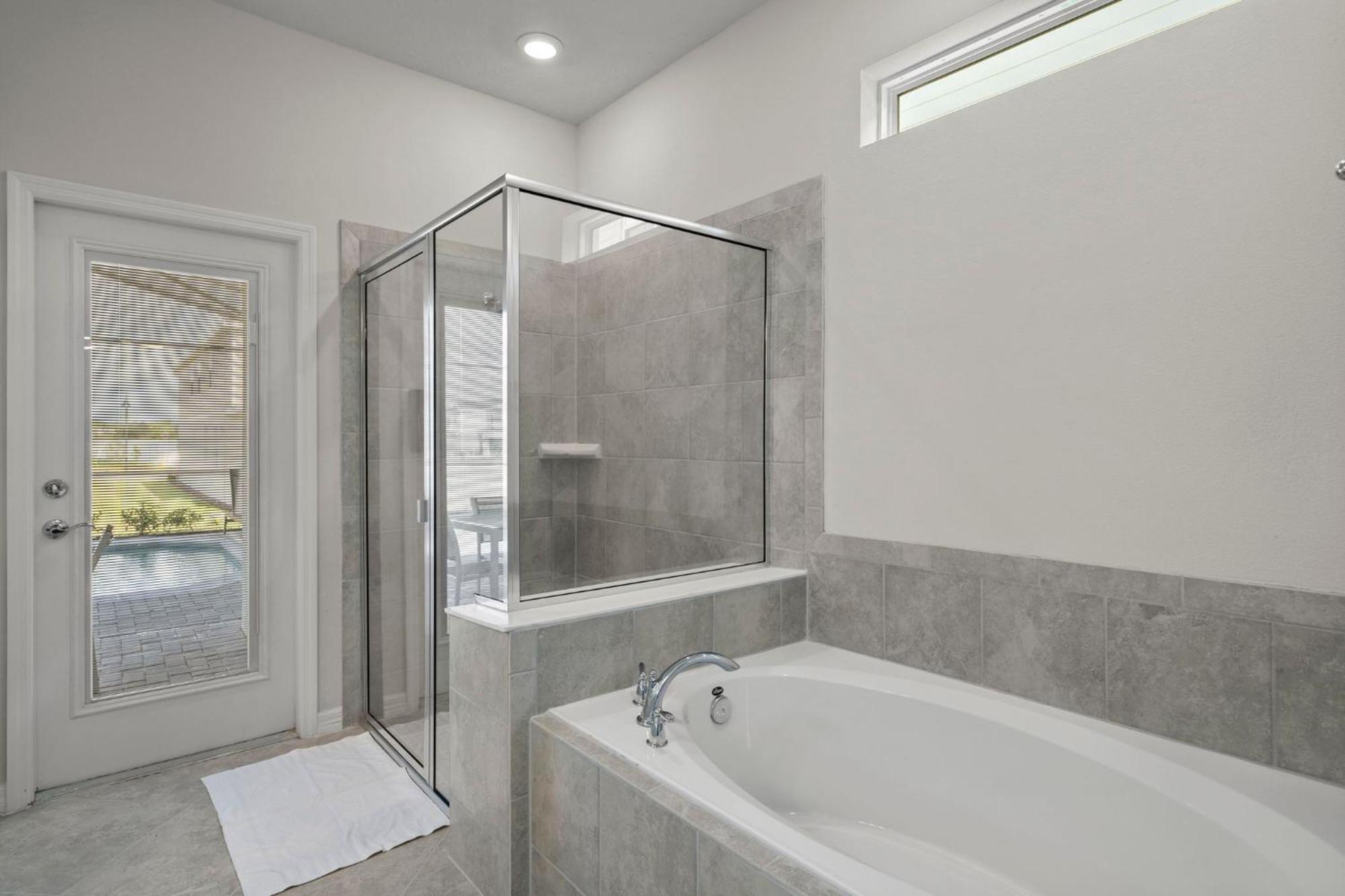 7 Bedrooms- 5,5 Bathrooms- Windsor Cay16200sk Orlando