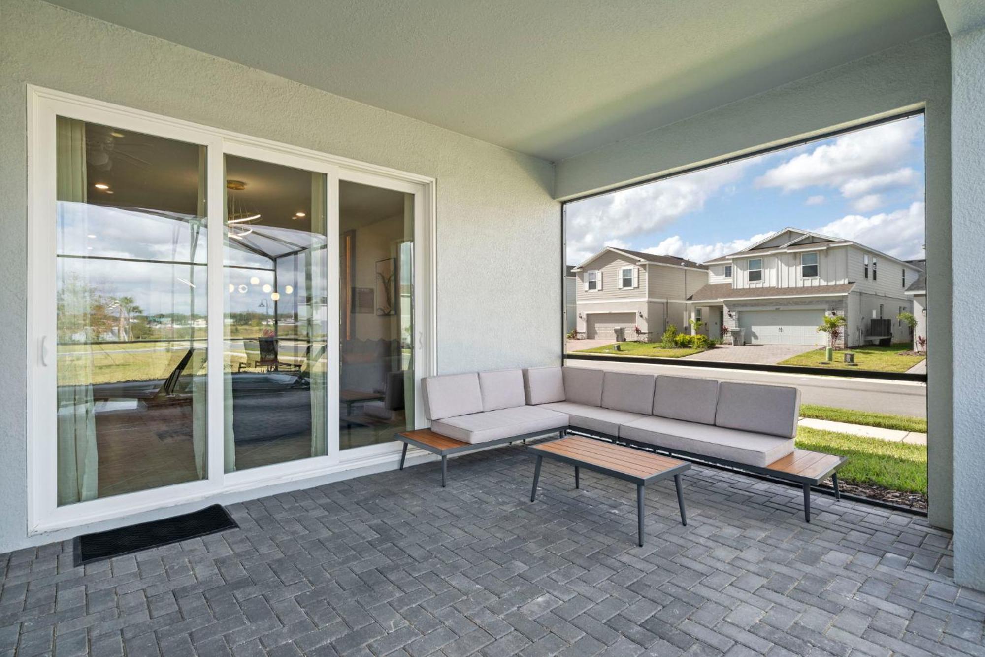 7 Bedrooms- 5,5 Bathrooms- Windsor Cay16200sk *