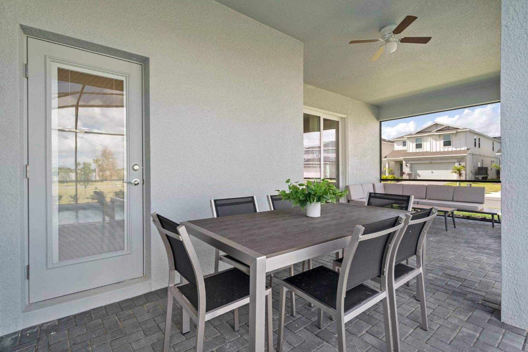 7 Bedrooms- 5,5 Bathrooms- Windsor Cay16200sk Holiday home