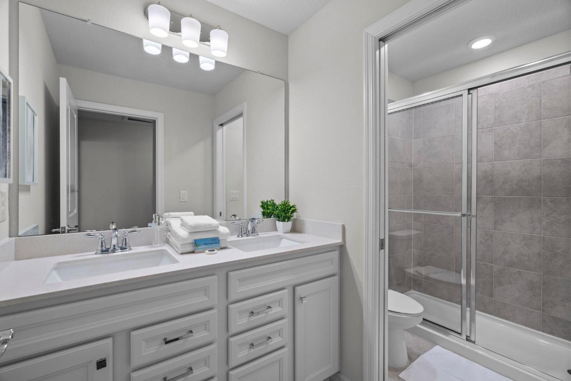 7 Bedrooms- 5,5 Bathrooms- Windsor Cay16200sk * Orlando
