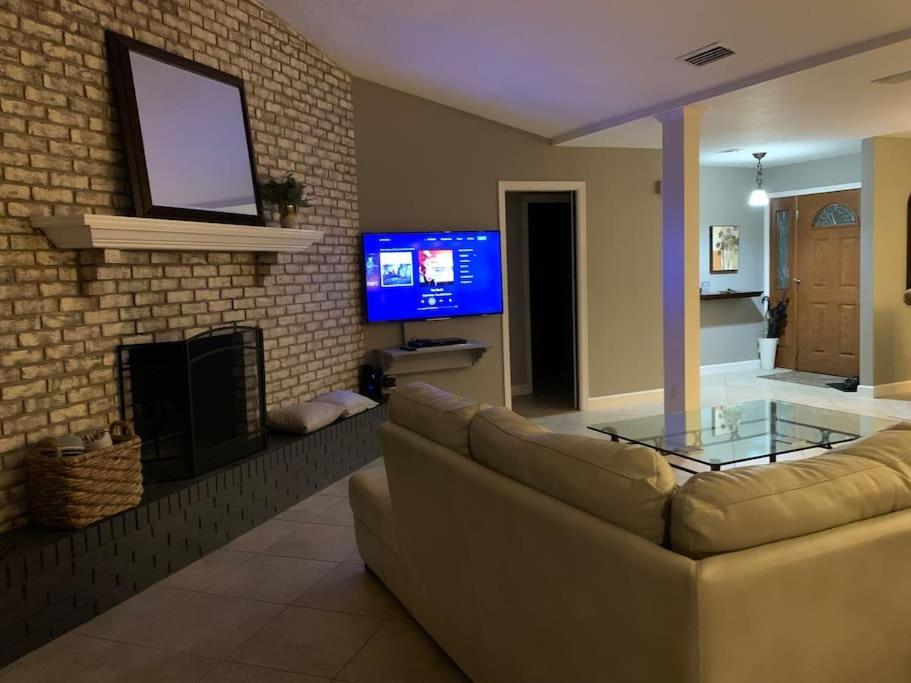 Lakefront Where Retreat And Relax *