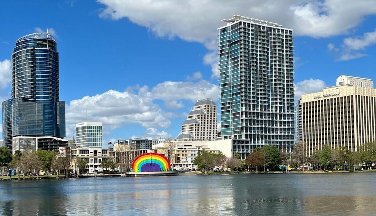 Tiny W Mil - 3 Mi To Dt Orlando